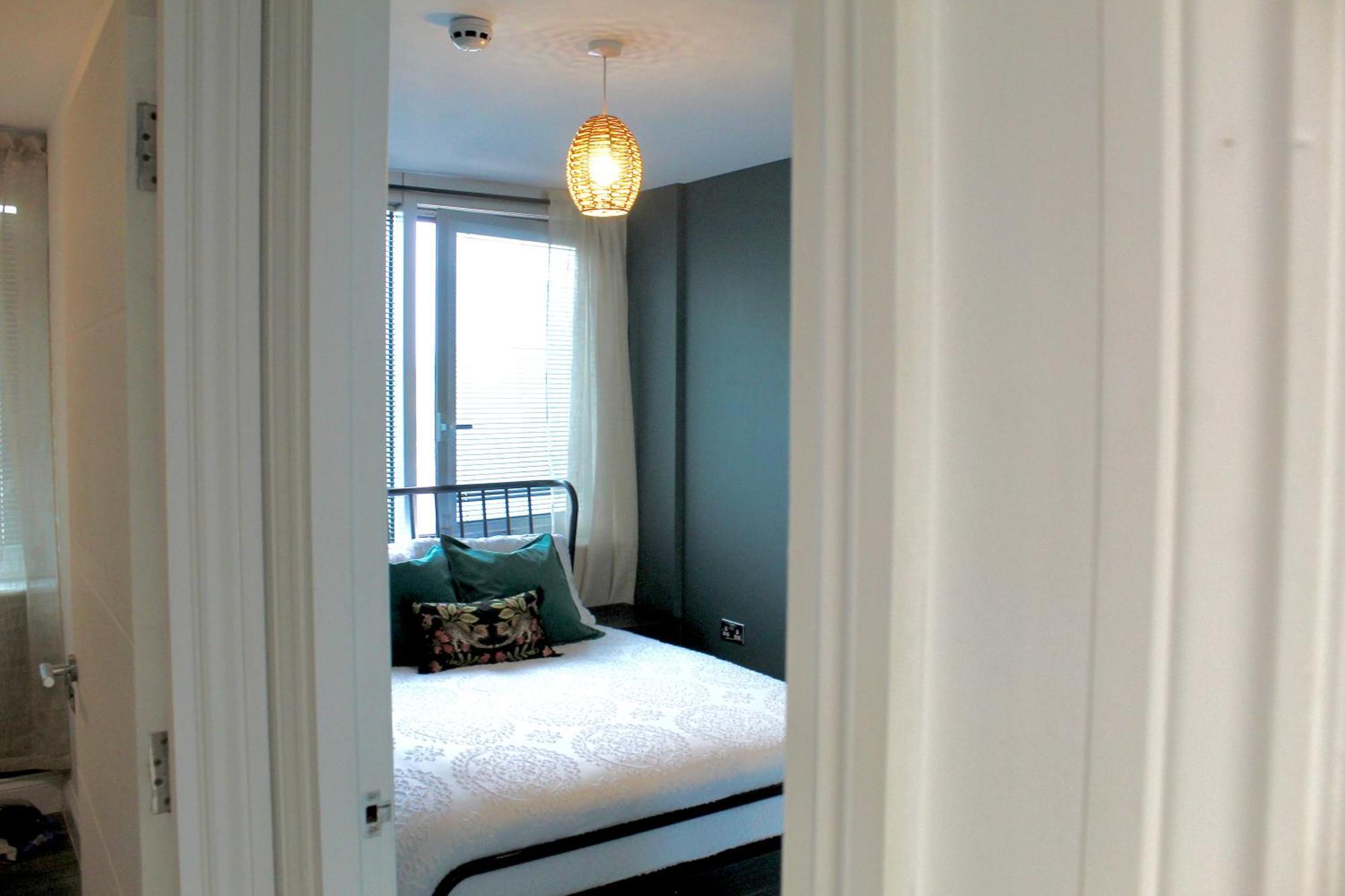 Central - 5 Min Walk From Beach And Pier And Within Walking Distance Of The Train Station - Sleeps Up To 6 Guests!