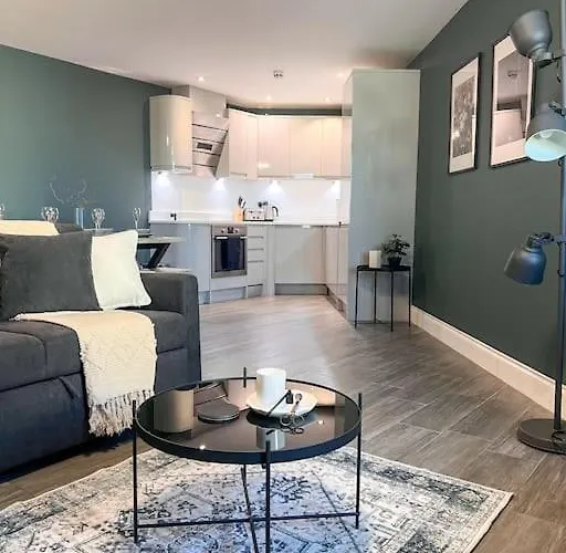 Central Brighton Apartment - 5 Min Walk From Beach And Pier And Within Walking Distance Of The Train Station - Sleeps Up To 6 Guests!