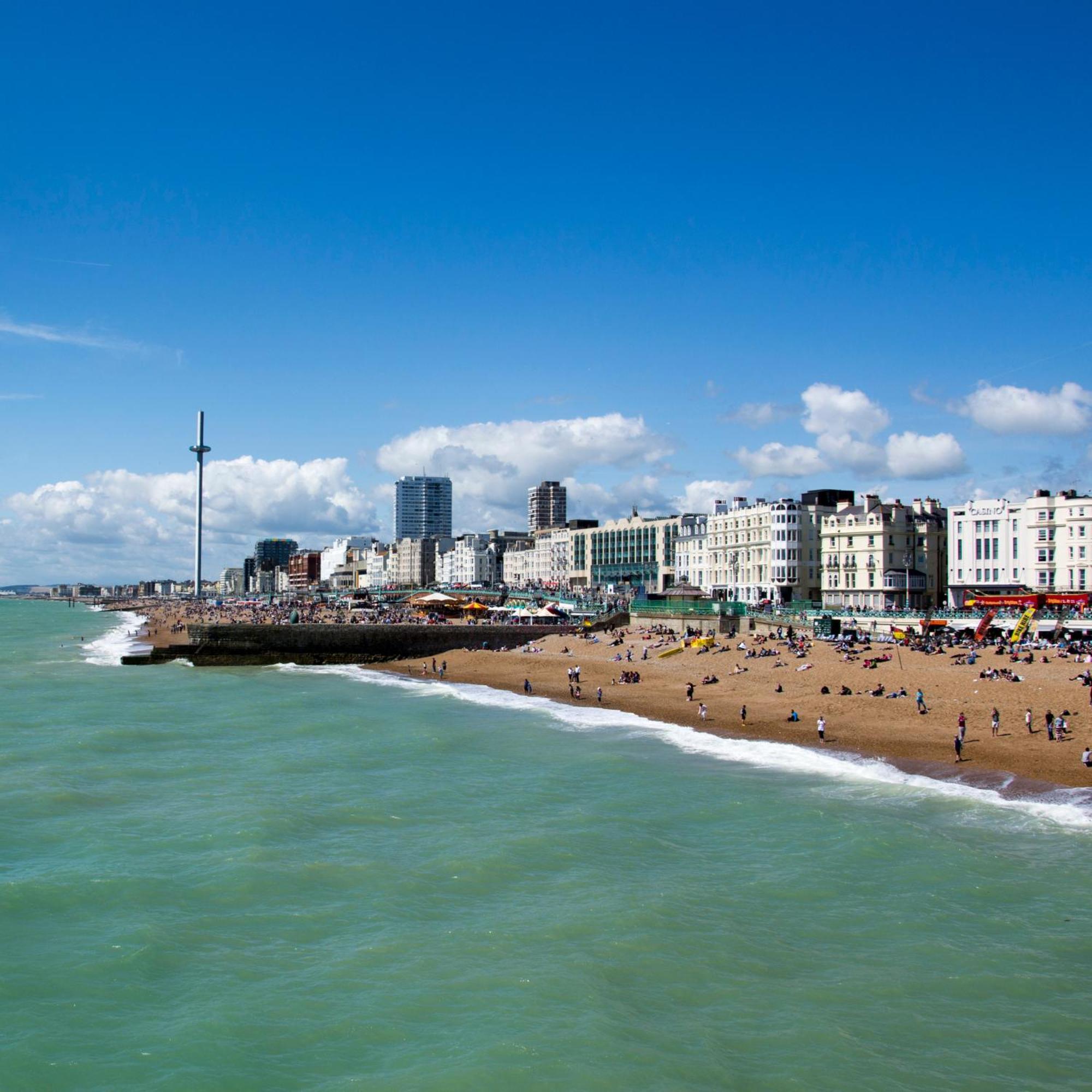 Central - 5 Min Walk From Beach And Pier And Within Walking Distance Of The Train Station - Sleeps Up To 6 Guests! Apartment *