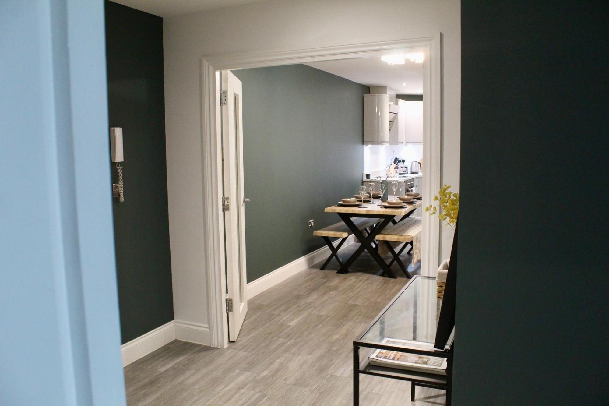 Apartment Central - 5 Min Walk From Beach And Pier And Within Walking Distance Of The Train Station - Sleeps Up To 6 Guests! *