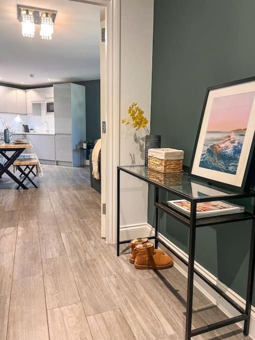 Central - 5 Min Walk From Beach And Pier And Within Walking Distance Of The Train Station - Sleeps Up To 6 Guests! Apartment *